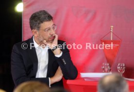VfB Stuttgart Der dunkelrote Tisch