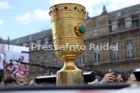 25.05.25 VfB Stuttgart Feier und Autokorso DFB-Pokal Sieg Stuttgart Schlossplatz
