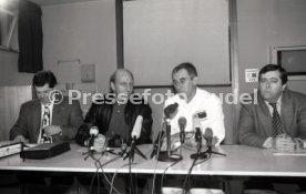 22.01.94 Pressekonferenz Oliver M&ouml;ller Hamburger SV nach Attenat in Stuttgart