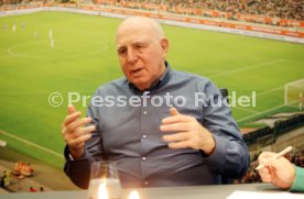 14.12.23 VfB Stuttgart Sebastian und Dieter Hoene&szlig;