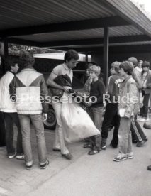17.05.81 Ankunft DFB Nationalspieler Schlosshotel Monrepos Ludwigsburg