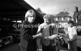 17.05.81 Ankunft DFB Nationalspieler Schlosshotel Monrepos Ludwigsburg
