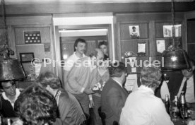 18.05.81 DFB Nationalspieler bei Hansi M&uuml;ller
