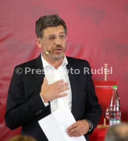 VfB Stuttgart Der dunkelrote Tisch