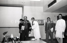 22.01.94 Pressekonferenz Oliver M&ouml;ller Hamburger SV nach Attenat in Stuttgart