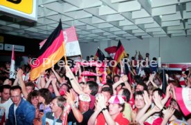 16.05.1992 VfB Stuttgart Meisterschaft Empfang Flughafen