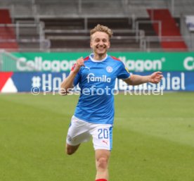 Fu&szlig;ball  2.Bundesliga Holstein Kiel vs. VfB Stuttgart