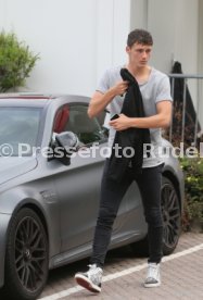 VfB Stuttgart Spieler am Parkplatz