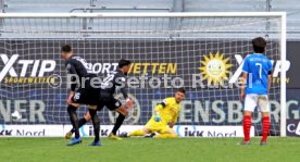 Fu&szlig;ball  2.Bundesliga Holstein Kiel vs. VfB Stuttgart