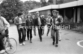 17.05.81 Ankunft DFB Nationalspieler Schlosshotel Monrepos Ludwigsburg