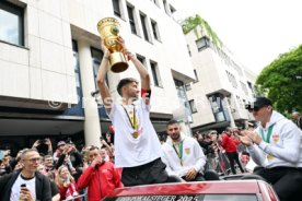 25.05.25 VfB Stuttgart Feier und Autokorso DFB-Pokal Sieg Stuttgart Schlossplatz