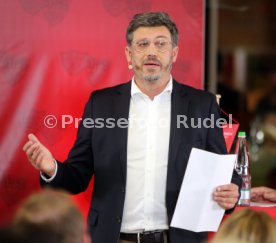 VfB Stuttgart Der dunkelrote Tisch