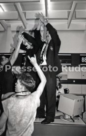 16.05.1992 VfB Stuttgart Meisterschaft Empfang Flughafen