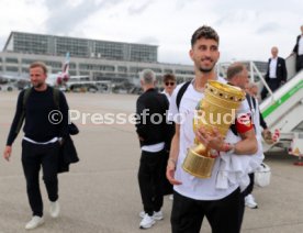 25.05.25 VfB Stuttgart Ankunft Flughafen Stuttgart aus Berlin DFB-Pokal Sieg