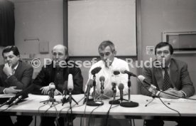 22.01.94 Pressekonferenz Oliver M&ouml;ller Hamburger SV nach Attenat in Stuttgart
