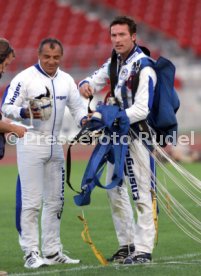 29.07.01 VfB Stuttgart Felix Magath Fallschirmsprung