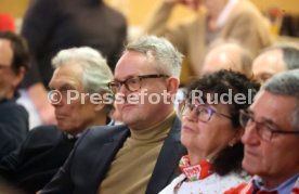 06.02.25 VfB Stuttgart Dunkelroter Tisch
