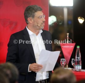 VfB Stuttgart Der dunkelrote Tisch