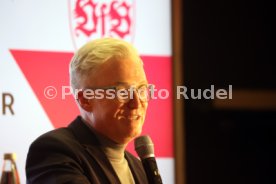 06.02.25 VfB Stuttgart Dunkelroter Tisch