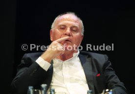 Podiumsdiskussion Stuttgart Liederhalle Wolfgang Dietrich, Mario Gomez, Uli Hoene&szlig;