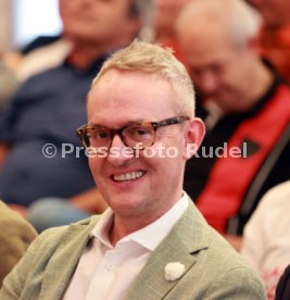 27.08.25 VfB Stuttgart Dunkelroter Tisch Spezial