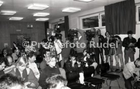 22.01.94 Pressekonferenz Oliver M&ouml;ller Hamburger SV nach Attenat in Stuttgart