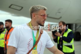 25.05.25 VfB Stuttgart Ankunft Flughafen Stuttgart aus Berlin DFB-Pokal Sieg