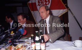 16.01.90 VfB Stuttgart PK Vorstellung Manager Hoene&szlig;