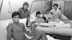 07.08.80 VfB Stuttgart Spieler Krankenhaus