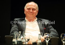 Podiumsdiskussion Stuttgart Liederhalle Wolfgang Dietrich, Mario Gomez, Uli Hoene&szlig;