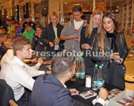 VfB Stuttgart Autogrammstunde