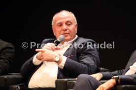 Podiumsdiskussion Stuttgart Liederhalle Wolfgang Dietrich, Mario Gomez, Uli Hoene&szlig;