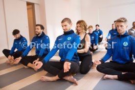 Stuttgarter Kickers Yoga Training