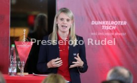 VfB Stuttgart Der dunkelrote Tisch