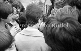 17.05.81 Ankunft DFB Nationalspieler Schlosshotel Monrepos Ludwigsburg