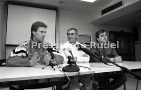 22.01.94 Pressekonferenz Oliver M&ouml;ller Hamburger SV nach Attenat in Stuttgart