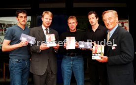 VfB Stuttgart debitel v.l. Jens Todt, Dr. Achim Egner, Ralf Rangnick, Jens Keller, Gerhard Mayer-Vorfelder Foto Rudel