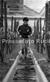 09.05.78 VfB Stuttgart Hansi M&uuml;ller Training Weinberge