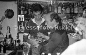 18.05.81 DFB Nationalspieler bei Hansi M&uuml;ller