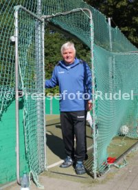 Trainer J&uuml;rgen Sundermann