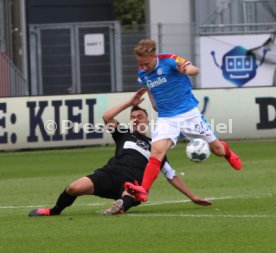 Fu&szlig;ball  2.Bundesliga Holstein Kiel vs. VfB Stuttgart