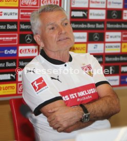 VfB Stuttgart Pressekonferenz  Wolfgang Dietrich ( VFB Pr&auml;sident).