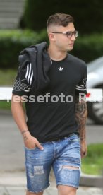 VfB Stuttgart Spieler am Parkplatz