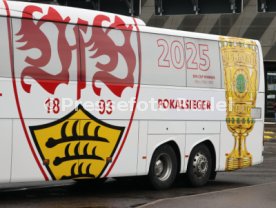 25.05.25 VfB Stuttgart Ankunft Flughafen Stuttgart aus Berlin DFB-Pokal Sieg