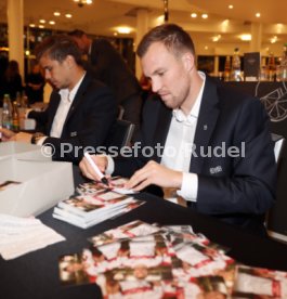 VfB Stuttgart Autogrammstunde Breuninger