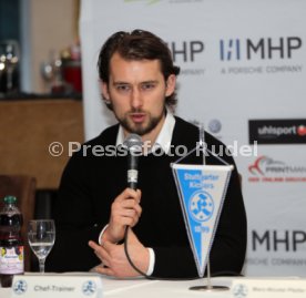 Stuttgarter Kickers Pressekonferenz Vorstellung Neuer Trainer
