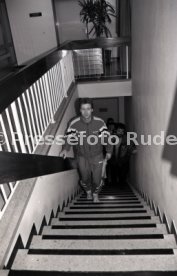 22.01.94 Pressekonferenz Oliver M&ouml;ller Hamburger SV nach Attenat in Stuttgart