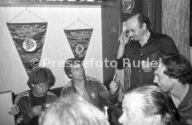 18.05.81 DFB Nationalspieler bei Hansi M&uuml;ller