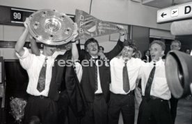 16.05.1992 VfB Stuttgart Meisterschaft Empfang Flughafen
