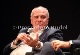 Podiumsdiskussion Stuttgart Liederhalle Wolfgang Dietrich, Mario Gomez, Uli Hoene&szlig;